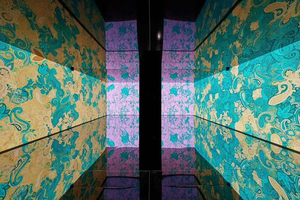 ETRO LIQUID PAISLEY S22 CAPSULE COLLECTION — Image 1