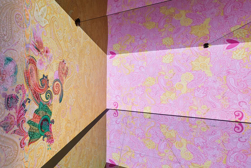 ETRO LIQUID PAISLEY S22 CAPSULE COLLECTION — Image 2