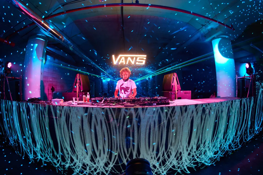 VANS STATION SINDANG